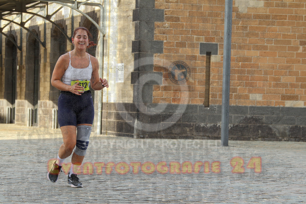 250920_1535_EV4_9204 | Sportfotografie im Rhein-Sieg Kreis, Köln, Bonn, NRW, Rheinland Pfalz, Hessen, etc. Unser Tätigkeitsfeld umfasst den Laufsport vom Volkslauf über den Marathon, Duathlon, Triathon bis zum Ultralauf wie Kölnpfad Ultra oder Schindertrail.