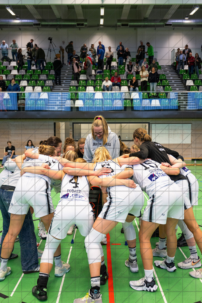 2. DBBL Nord 24/25 | 06.10.2024 | BBC OS vs. Bender Baskets Grünberg | 2. DBBL Nord 24/25 | 06.10.2024 | BBC OS vs. Bender Baskets Grünberg - - - - - CREDIT, www.bullenfotos.de, Martin König, Hörner Weg 40, D-49078 Osnabrück, +4917663732967, Nutzung und Weitergabe nur zu den vereinbarten Zwecken. Presseanfragen an Urheber. Alle Rechte beim Urheber. - - - - - - Realisiert mit Pictrs.com