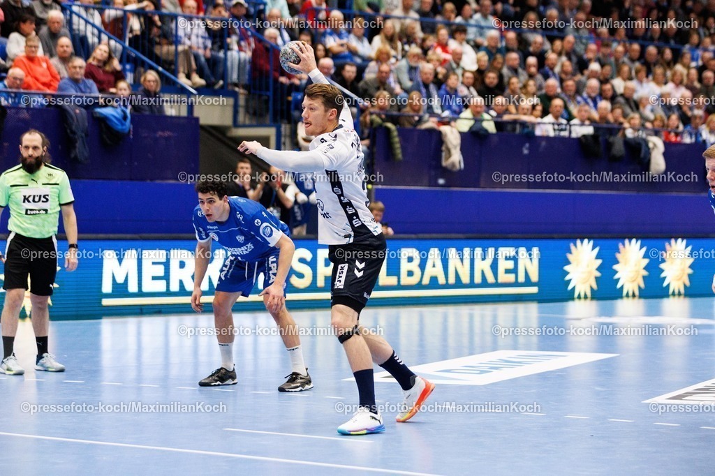 xKWIx04122501041 | 04.12.2025, xKWIx, Handball, Bundesliga, TBV Lemgo Lippe - SG Flensburg-Handewitt, PHOENIX CONTACT arena: Emil Jakobsen (SG Flensburg-Handewitt #31) beim Freiwurf Photo: xKamilxWilkowskixPressefotoKochx