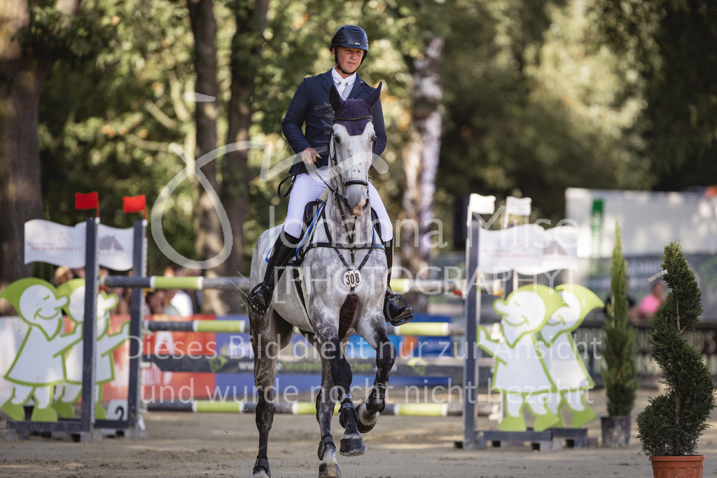 230826_Delbrueck_S1-Spr-913 | Deine schönsten Turniermomente als professionelle Fotos! Entdecke hochwertige Pferdesport-Fotografie im Online-Shop. Jetzt Fotos finden & bestellen!