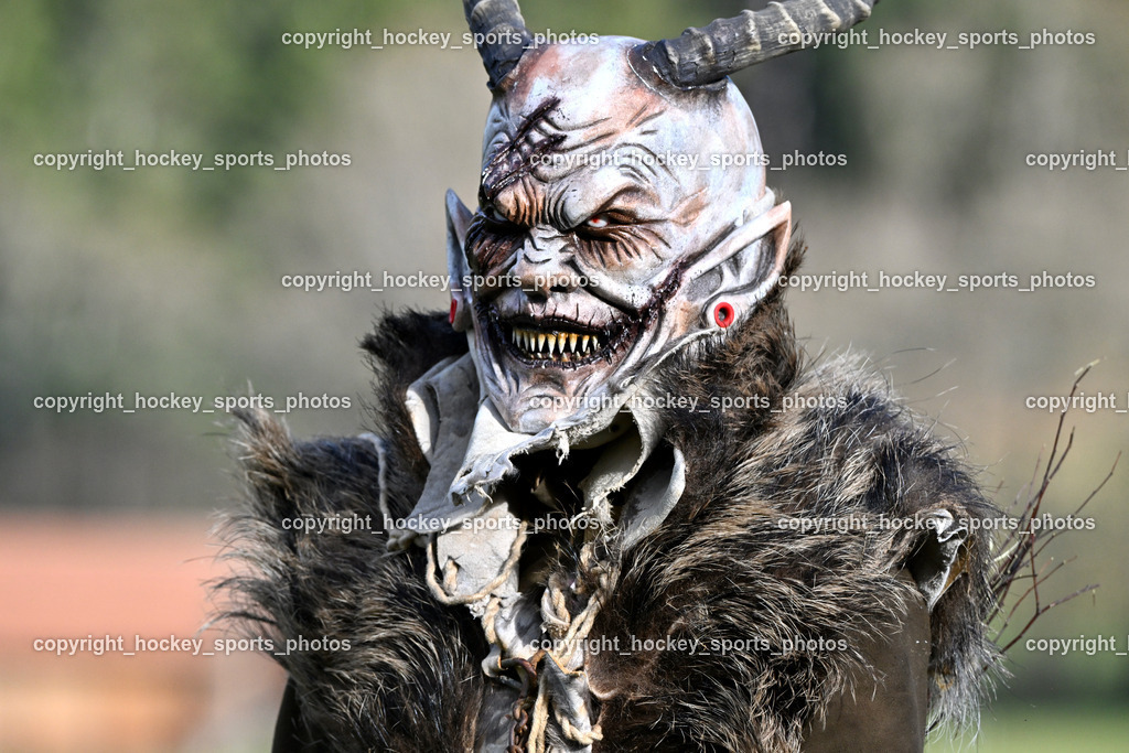 FC ASKÖ Gmünd vs. SV Rapid Lienz | Perchtengruppe, FC ASKÖ Gmünd vs. SV Rapid Lienz, FC ASKÖ Gmünd vs. SV Rapid Lienz am 09.11.2025 in Ferlach (Ballspielhalle Ferlach), Austria, (Photo by Bernd Stefan)