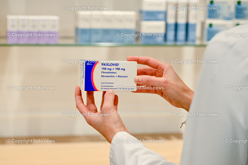 Apotheke_ Mediakamente_ 27.12.2023-4 | 27.12.2023, Linz, AUT, Apotheke, im Bild Apotheke, Mediakamente, Medikamentenengpass, Corona, Covid, Paxlovid, Tabletten, Heilung, Vorbeugung