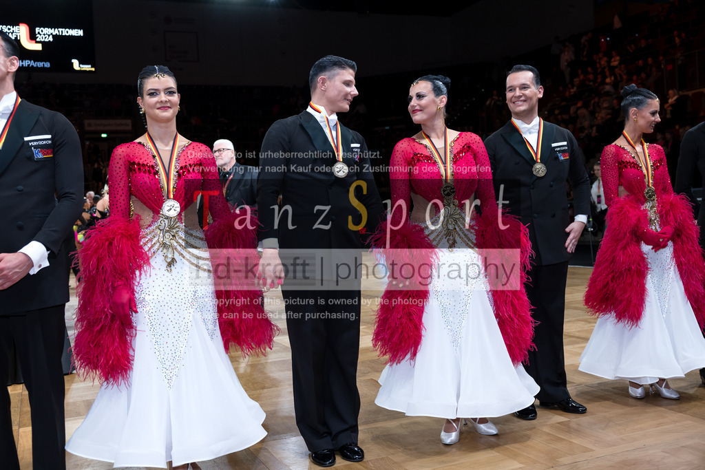 20241109_DM-Formationen_7635 | Tanzsportbilder, Standardtanz, Lateintanz, WDSF, DTV, LTVB, dancecomp, goc, hessen tanzt, blaues band der spree, walzer, tango, wiener walzer, slowfox, quickstepp, samba, rumba, cha-cha-cha, paso doble. jive, hd-kroft photography, turniertanzsport