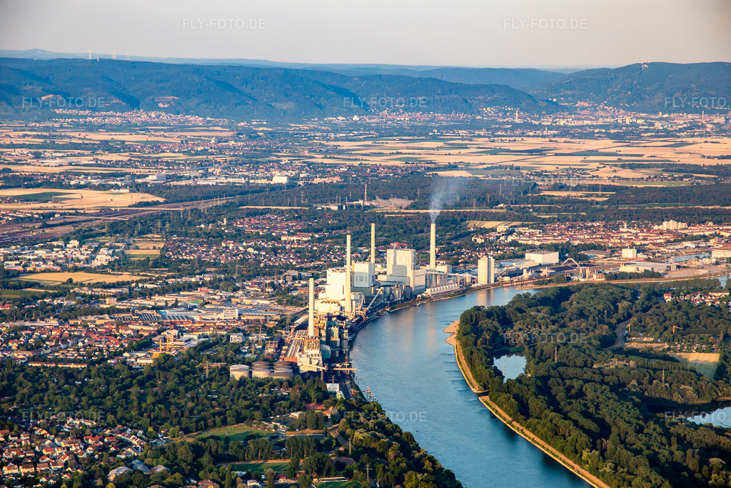 Luftbild: Großkraftwerk Mannheim GKM von Westen im Ortsteil Neckarau in Mannheim im Bundesland Baden-Württemberg in Deutschland. Foto: IMG_137232.jpg vom 24.06.2023 durch Werner Riehm/FLY-FOTO.deGrosskraftwerk Mannheim
