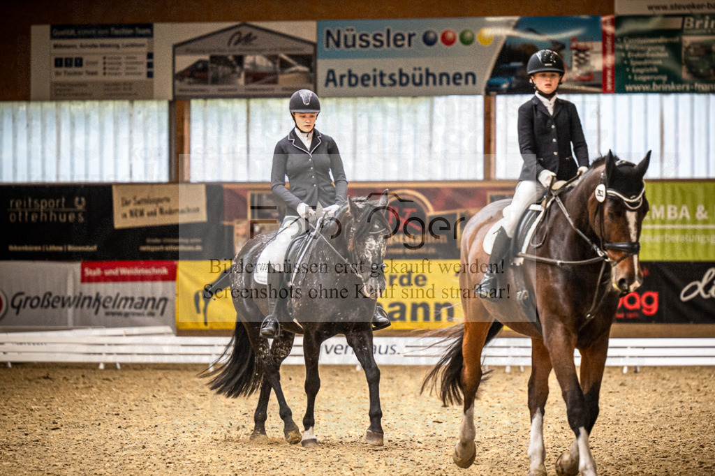 DOS_2453 | Entdecke hochwertige Reitturnierfotos von Foto Oger. Professionell, emotional und authentisch – jetzt Lieblingsmomente im Shop bestellen.Deutschlandweite Turnierfotografie. - Realisiert mit Pictrs.com