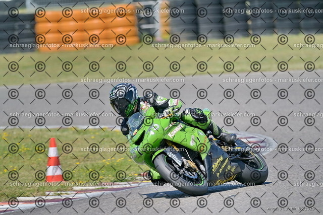 26BT01-1625 | 751 - Realisiert mit Pictrs.com