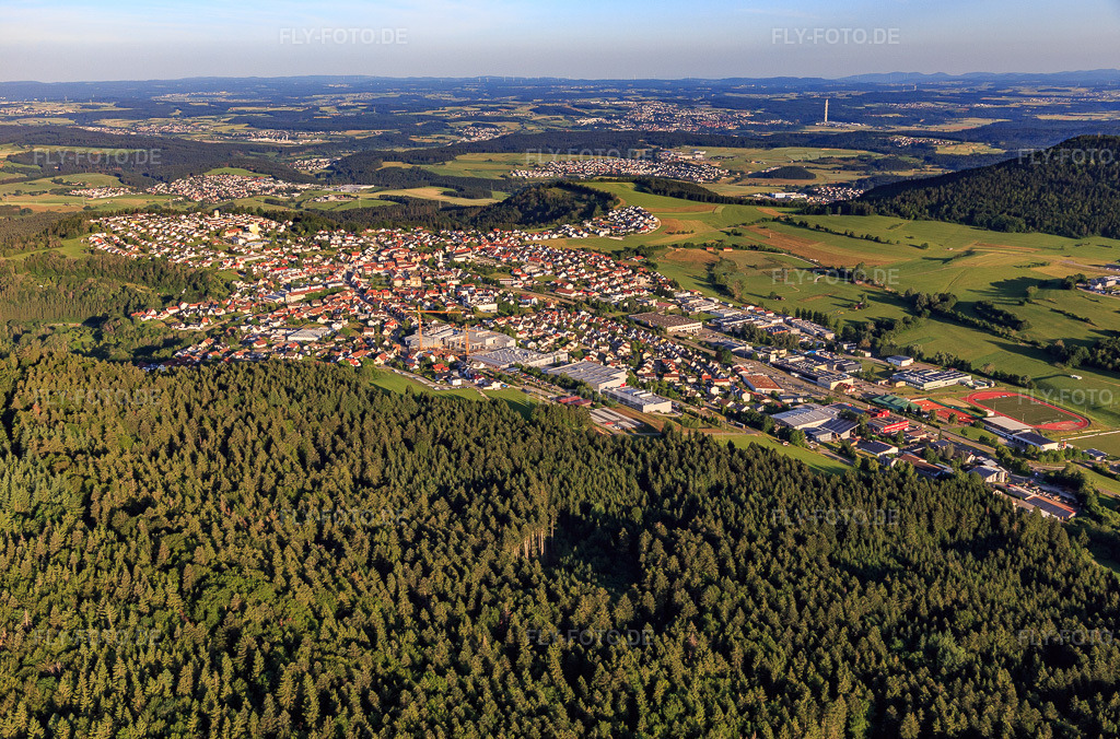 Luftbild: Ortsansicht aus Osten in Gosheim im Bundesland Baden-Württemberg in Deutschland. Foto: IMG_148605.jpg vom 25.06.2025 durch Werner Riehm/FLY-FOTO.de