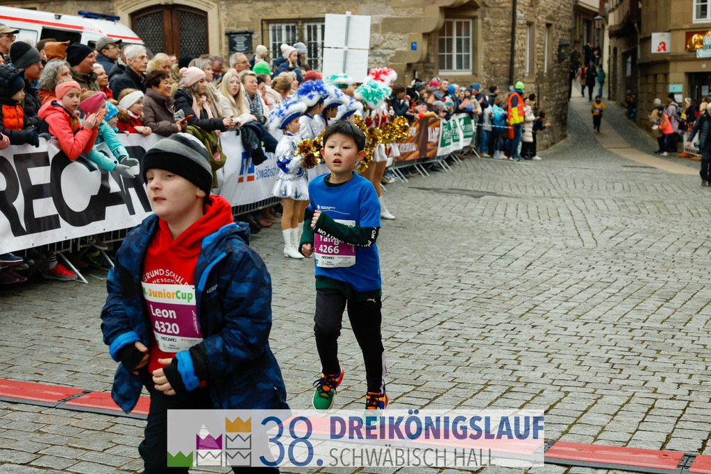 400m AOK Junior Cup | 3 Koenigslauf 2024 400m AOK Junior Cup - Realisiert mit Pictrs.com