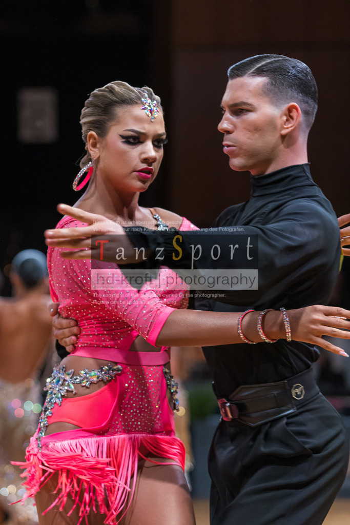 20250820_WDSF-Open-Latin-Rising Stars_2450 | Tanzsportbilder, Standardtanz, Lateintanz, WDSF, DTV, LTVB, dancecomp, goc, hessen tanzt, blaues band der spree, walzer, tango, wiener walzer, slowfox, quickstepp, samba, rumba, cha-cha-cha, paso doble. jive, hd-kroft photography, turniertanzsport