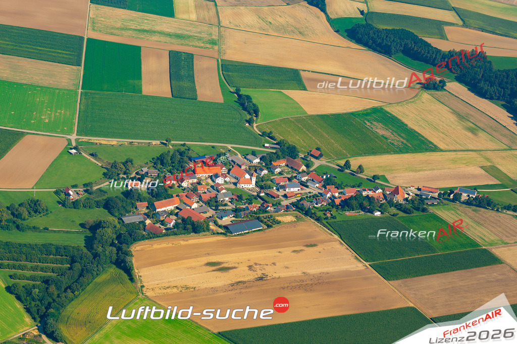 Das Luftbild zeigt : Dezenacker Burgheim - Die Luftaufnahme wurde 2024 vom UL-Flugzeug aus erstellt ( keine Drohne ) - Hochauflösende Luftaufnahme - Für grossformatige Ausdrucke geeignet. Die Geschenkidee !Mit Lizenz und Bildrechte bestellbar