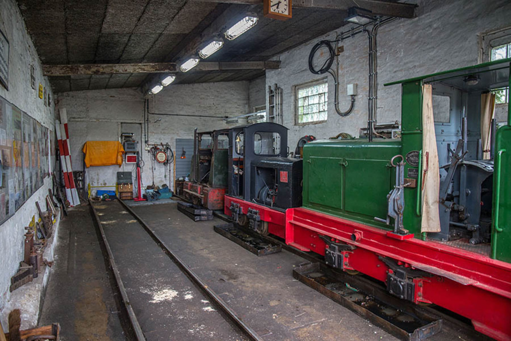 Museumsfeldbahn Lindenau | Entdecke über 20 Kategorien Leipzig-Motive: Foto-Downloads, hochwertige Poster, Leinwand- & Fine-Art-Prints. Jetzt Lieblingsfoto im Bildlexikon Leipzig Shop bestellen!