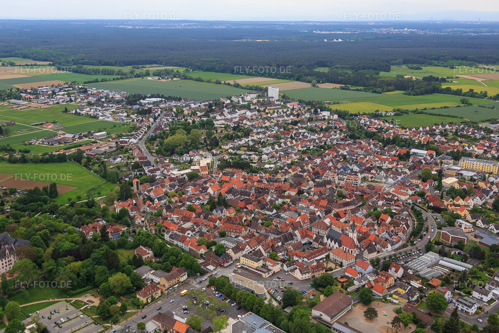 Luftbild: Altstadt aus Osten in Babenhausen im Bundesland Hessen in Deutschland. Foto: IMG_088899.jpg vom 20.05.2016 durch Werner Riehm/FLY-FOTO.de