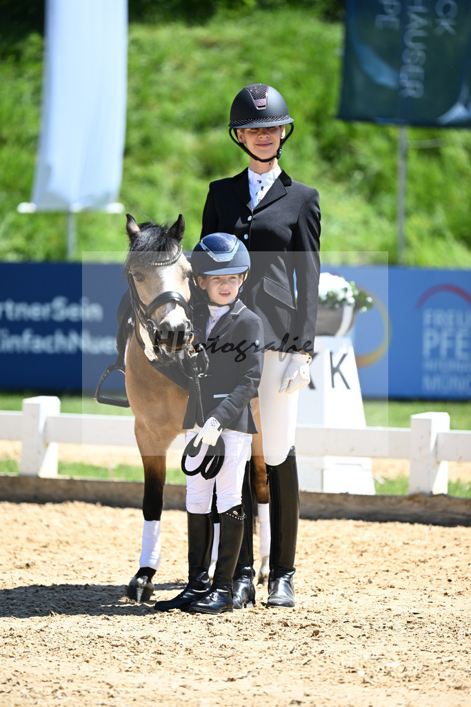 Pony-Fuehrzuegel-WB Nuernberger Burg-Pokal_12245847 | hf-fotografie - Realizzato con Pictrs.com