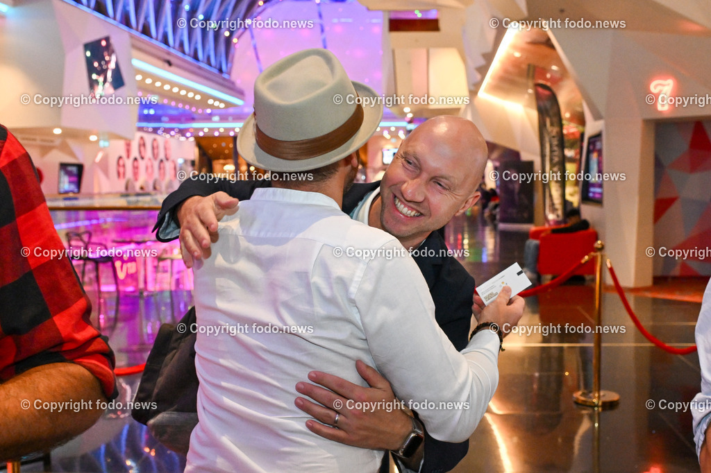 Lassts mas sche griassn_ 2 Tagesbart_ 31.10.2024-44 | bilder, linz, oberösterreich, österreich, europa, photo, foto, tiere, hunde, landwirtschaft, landschaft, politik, wirtschaft, wissenschaft, industrie, verkehr, medizin, society, fodo.news