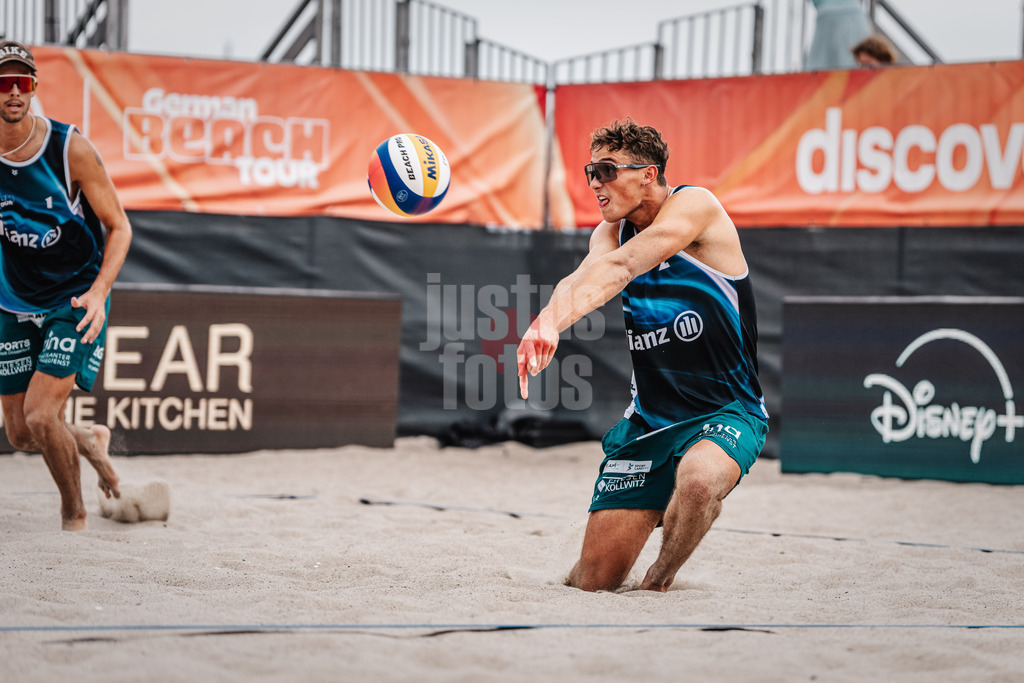 Beachvolleyball | Männer | Allianz German Beach Tour 2024 | Tourstop Kühlungsborn 2 | 16.08.2024 | Hennes Nissen nimmt den Ball an