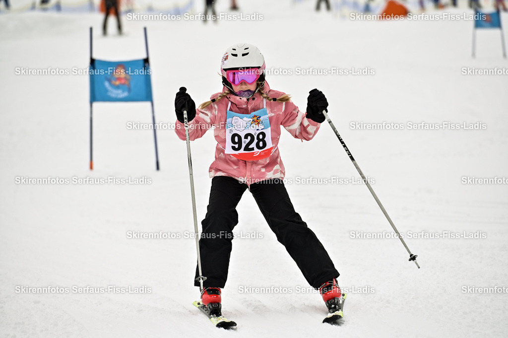 SRF_20.02.2026_1235 | Skirennfotos,Serfaus,Fiss,Ladis,Kinderskirennen,Winter,Tirol,Oberland,skirace,SFL,feelfree,weil wir's genießen,ski,Ski,skifahren,Sonnenplateau, - Realisiert mit Pictrs.com