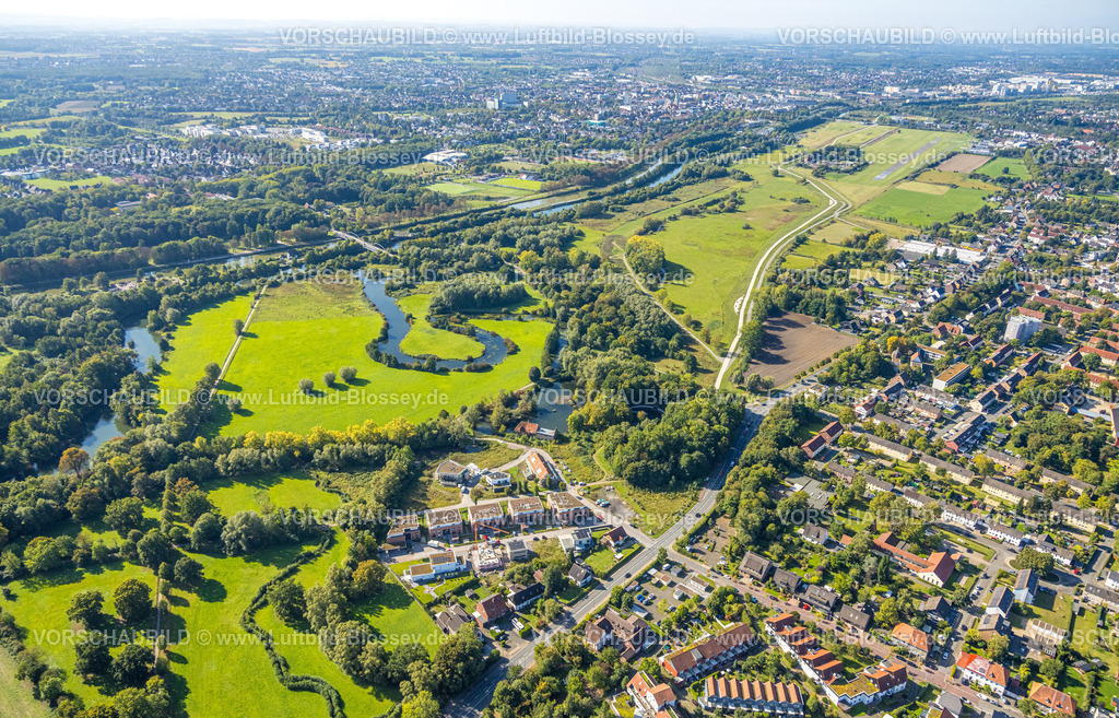 Hamm250901348 | Luftbild, Erlebensraum, Flugplatz Hamm-Lippewiesen, Lippeaue und Flussmäander, Schlossmühle Heessen und Neubaugebiet Schloßstraße, Blick zur City, Stadtbezirk Heessen, Hamm, Ruhrgebiet, Nordrhein-Westfalen, Deutschland