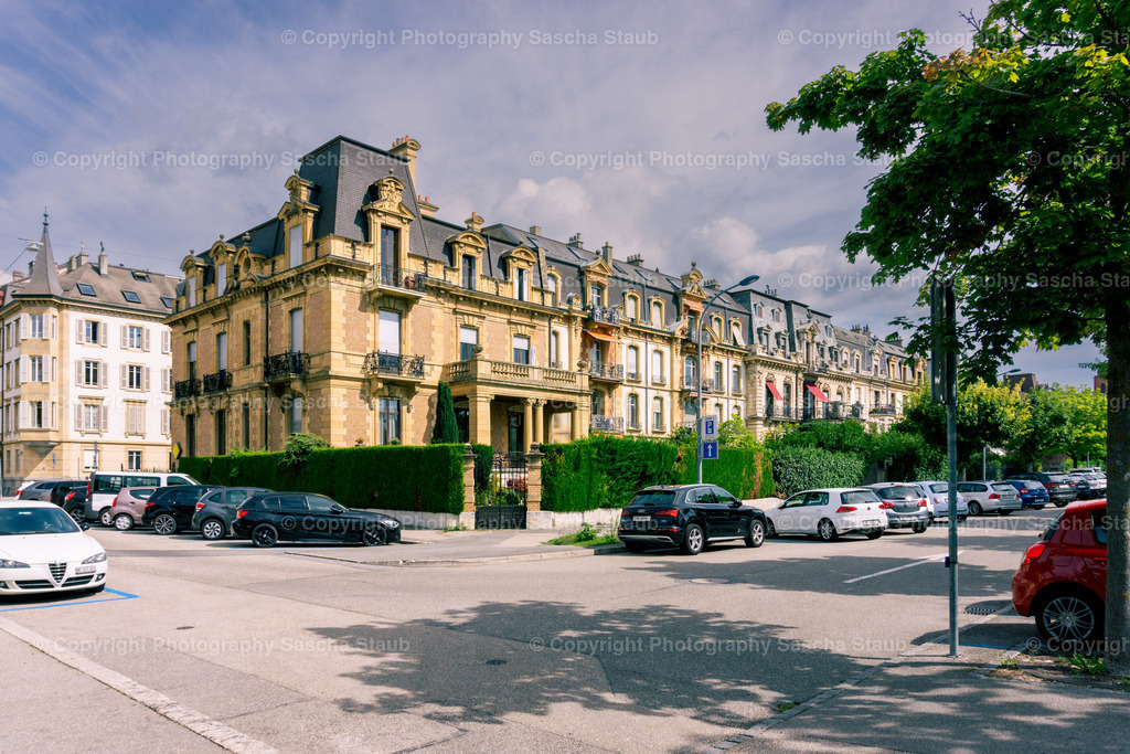 Strassenszene in Neuenburg | Willkommen im Shop von Photography Sascha Staub. Hier findest du alle Fotos und Medieninhalten von Sascha Staub. In diesem Shop kannst du Lizenzen zu den Fotos, Drucke und Gutscheine für den Shop erwerben.  - Realisiert mit Pictrs.com