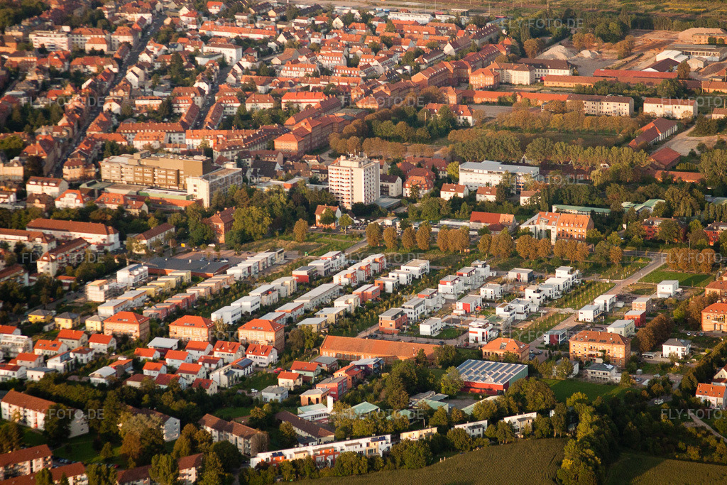 Luftbild: Wohnquartier an der Lazarettstr in Landau in der Pfalz im Bundesland Rheinland-Pfalz in Deutschland. Foto: IMG_32954.jpg vom 03.09.2010 durch Werner Riehm/FLY-FOTO.de