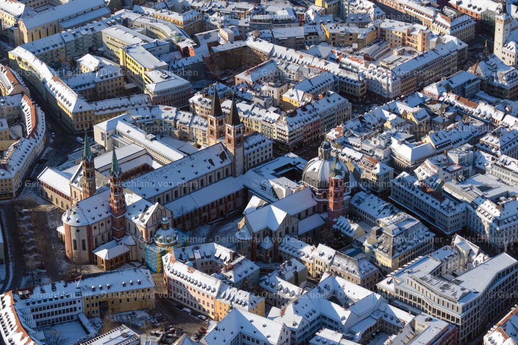 4043196 | St.-Kilians-Dom zu Würzburg oder Dom St. Kilian ist eine römisch-katholische Kirche in Würzburg, die seit 1967 dem Heiligen Kilian geweiht ist. Der Dom ist die Bischofskirche des Bistums Würzburg, Winteraufnahme