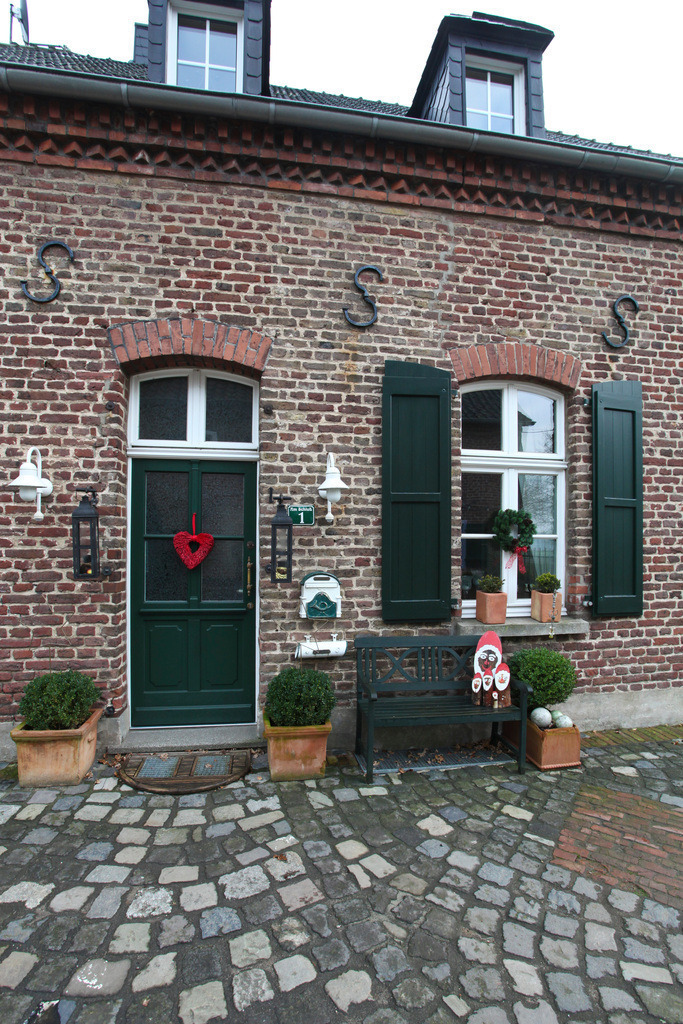 Am Schloß 008 | Foto, Video, Fotografie, Videografie, Fotobox, DJ, Discjockey, Musik, Musikbox, Veranstaltung, Photobooth, Amazon, Ebay, Buchtipp, Bestseller, Autor, Verlag, Buch, Wesel, Hamminkeln, NRW, Dinslaken, Rees, Drohne, Hochzeit, Party, Fotobox, Wesel, Fotograf