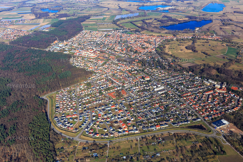 Luftbild: Stadtübersicht aus Westen in Jockgrim im Bundesland Rheinland-Pfalz in Deutschland. Foto: IMG_097216.jpg vom 10.03.2017 durch Werner Riehm/FLY-FOTO.de