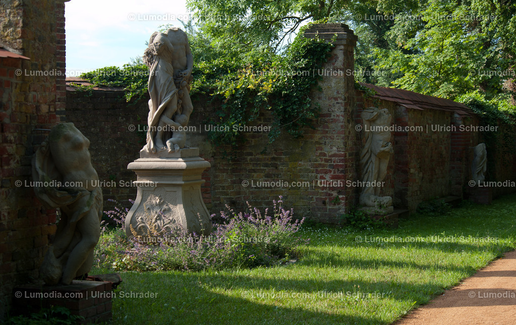 100494-4259 - Schlosspark Krumke | Stockfoto und Bilderpool mit Bildmaterial aus Deutschland, dem Harz, Halberstadt, Quedlinburg, Wernigerode und weltweit. Qualitativ hochwertige und professionelle Fotos anschauen und kaufen. - Realisiert mit Pictrs.com