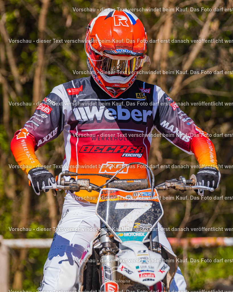 20260501_MCWriezen-2887 | Sportfotografin aus Berlin-Brandenburg mit Fokus auf Motocross. Ich halte deine sportliche Leistung und echte Emotionen auf und neben der Strecke professionell fest. Entdecke die Fotos von deinem Rennen und bestelle sie direkt hier im Shop.