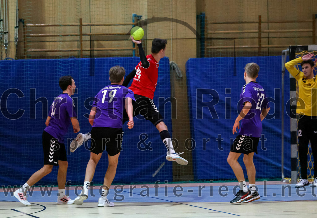 2022-11-12_050_SpVgg_Altenerding_III_gegen_TV_Altoetting_II | Erding, Deutschland, 12.11.2022:
Handball, Bezirksklasse Männer 2022 / 2023, 4. Spieltag, SpVgg Altenerding III gegen TV Altötting II, Endergebnis: 32:25

Markus Schorr (SpVgg Altenerding, #14), Ferdinand Ewald (SpVgg Altenerding, #19), Florian Roland Schalk (TV Altötting, #24), Luca Niklas Hoehl (SpVgg Altenerding, #27), Manuel Fußer (SpVgg Altenerding, #12)

Foto: Christian Riedel / fotografie-riedel.net