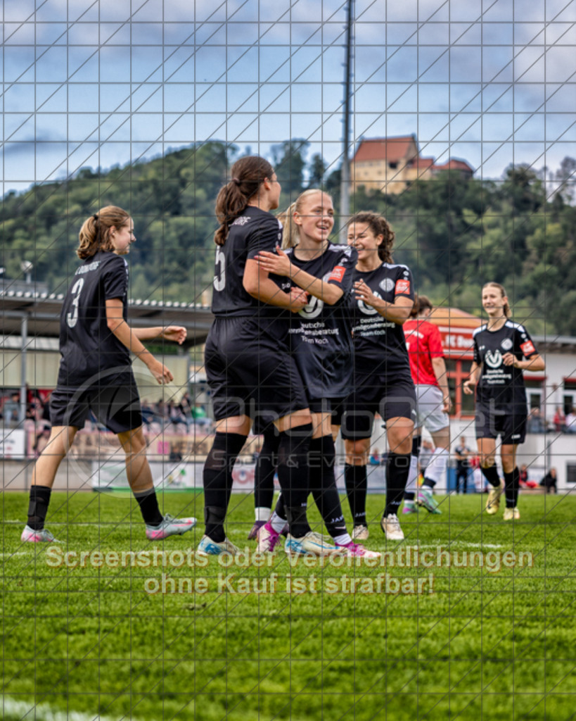 20250928_141858_0464-Bearbeitet-2 | #,1.FC Donzdorf (schwarz) vs. TV Derendingen (rot), Fussball, Frauen-Verbandsliga Württemberg, 03. Spieltag, Saison 2025/2026, Rasenplatz Lautertal Stadion, Süßener Straße 16, 73072 Donzdorf, 28.09.2025 - 13:00 Uhr,Foto: PhotoPeet-Sportfotografie/Peter Harich