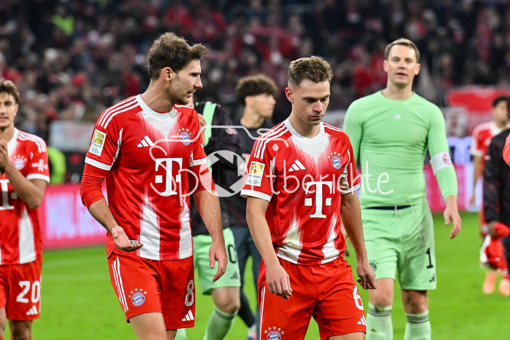 FC Bayern München - Borussia Dortmund | mUNICH, GERMANY - Leon GORETZKA (FC Bayern Munich 8) , Joshua KIMMICH (FC Bayern Munich 6)  after the bundesliga match between FC Bayern Munich vs. Borussia Dortmund on matchday 7 at Allianz Arena on October 18, 2025 in Munich, Germany / DFL REGULATIONS PROHIBIT ANY USE OF PHOTOGRAPHS AS IMAGE SEQUENCES AND/OR QUASI-VIDEO