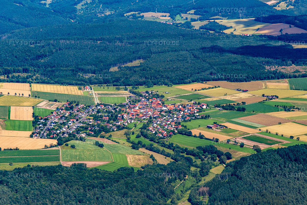 Luftbild: Ortsansicht von Westen im Ortsteil Wippershain in Schenklengsfeld im Bundesland Hessen in Deutschland. Foto: IMG_142004.jpg vom 07.07.2024 durch Werner Riehm/FLY-FOTO.de