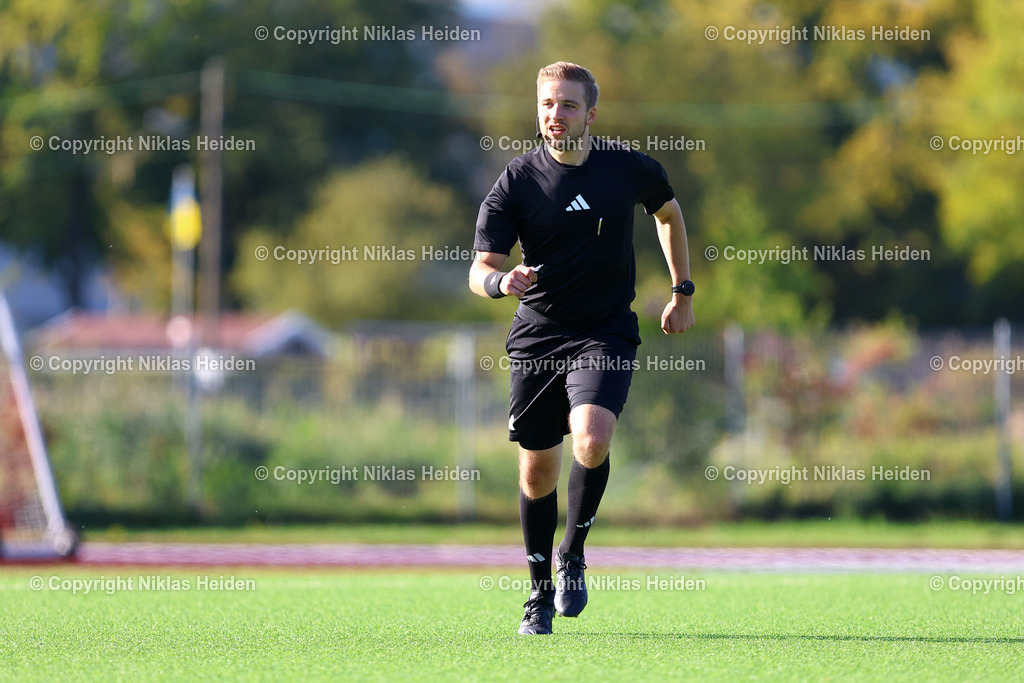 NH_NikolaTesla_SCVictoriaHamburg_OberligaHamburg_28092025 | Andre Becker (Schiedsrichter)Fußball I Herren I Gamesright Oberliga Hamburg I Saison 2025-2026  I 10. Spieltag I Nikola Tesla - SC Victoria Hamburg I 28.09.2025 I Sportplatz Vorhornweg