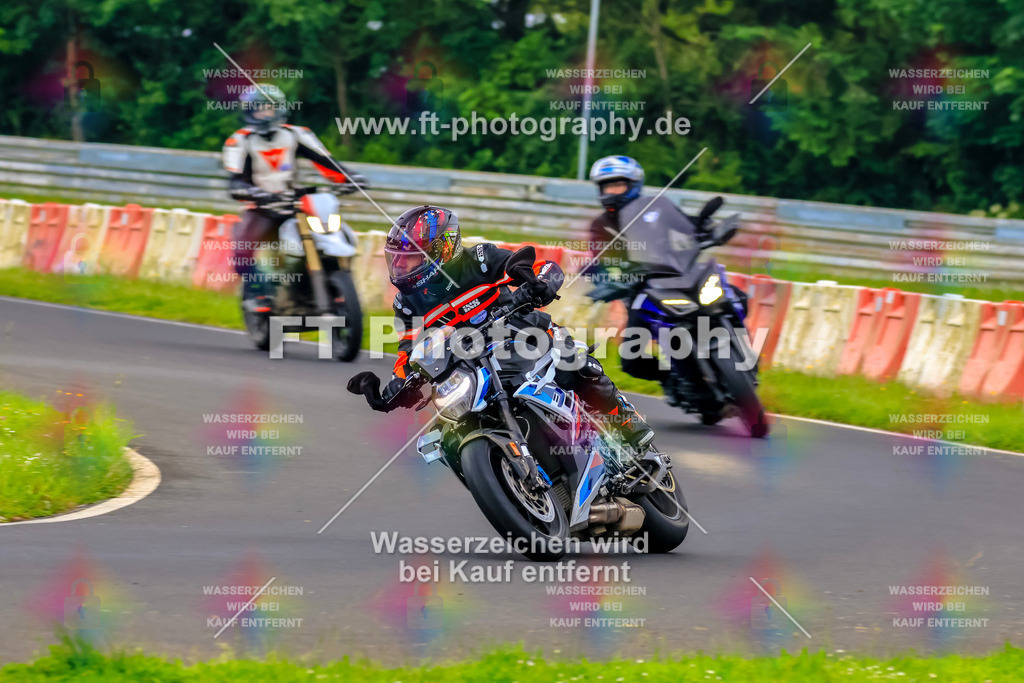 VBK-6710 | Hier findet Ihr Bilder von Touristenfahrten auf der Nürburgring Nordschleife oder von anderen Veranstaltungen die ich besucht habe. Viel Spass beim Durch Schauen 