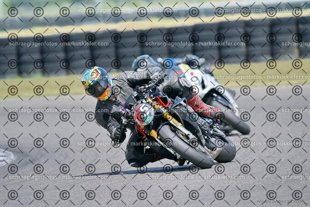 26BT02-2256 | markuskiefer.com - Realisiert mit Pictrs.com