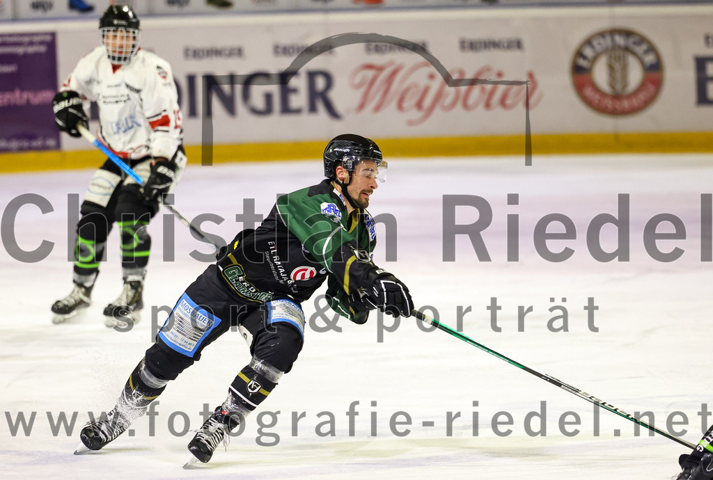 2022-11-06_013_TSV_Erding_gegen_EHC_Koenigsbrunn | Erding, Deutschland, 06.11.2022:
Eishockey, Bayernliga 2022 / 2023, 11. Spieltag, TSV Erding gegen EHC Königsbrunn, Endergebnis: 1:7

Philipp Michl (Erding Gladiators, #77)

Foto: Christian Riedel / fotografie-riedel.net