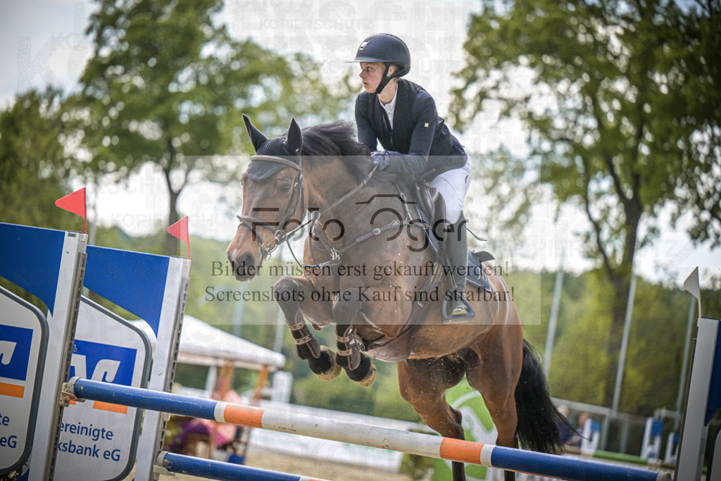 DOS_1925 | Entdecke hochwertige Reitturnierfotos von Foto Oger. Professionell, emotional und authentisch – jetzt Lieblingsmomente im Shop bestellen.Deutschlandweite Turnierfotografie. - Realisiert mit Pictrs.com