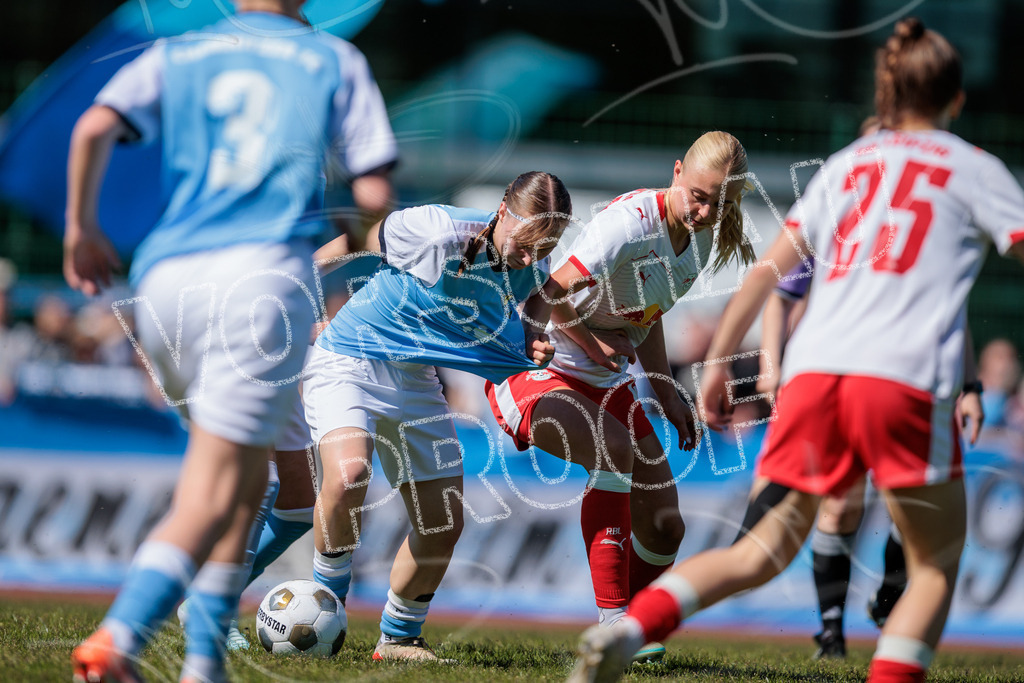 Gipfeltreffen der Frauen: Finale um den Sachsenlotto Landespokal 2026 | Am 1. Mai 2026 trafen im Endspiel des Sachsenlotto Landespokals die Frauen des Chemnitzer FC und die zweite Mannschaft von RasenBallsport Leipzig aufeinander. Vor stimmungsvoller Kulisse kämpften beide Teams ab 15:00 Uhr um die begehrte Trophäe des sächsischen Fußballs. Diese Galerie zeigt die Highlights, packende Zweikämpfe und die emotionalsten Momente des Finaltags. - Realisiert mit Pictrs.com