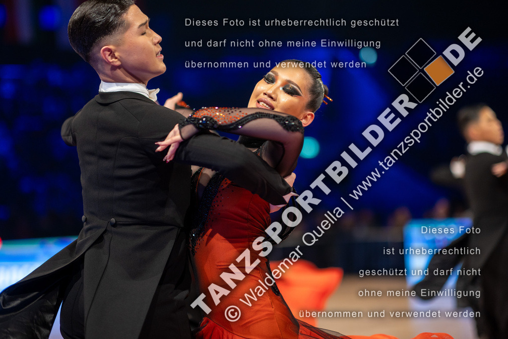 20251206-02519 | Hier finden Sie Tanz Bilder vom Latein und Standard Formationen tanzen. Sportbilder vom Tanzsport. Schöne Fotos und von Weltmeisterschaft, Europameisterschaft, Bundesliga, Regionalliga, Oberliga und Landesliga sowie von GOC Stuttgart, DanceComp, WM Bremen