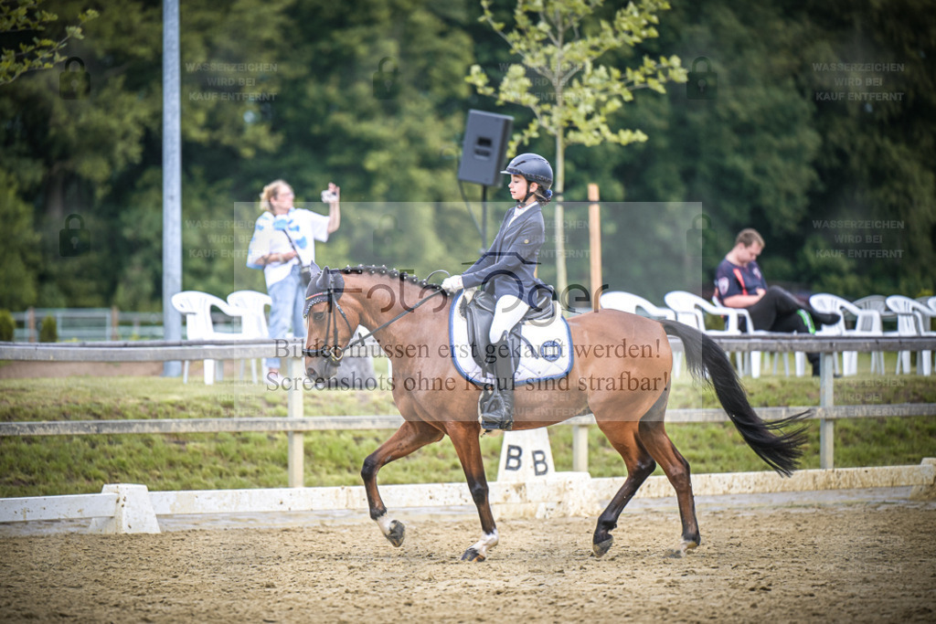 DOS_3571 | Entdecke hochwertige Reitturnierfotos von Foto Oger. Professionell, emotional und authentisch – jetzt Lieblingsmomente im Shop bestellen. - Realisiert mit Pictrs.com
