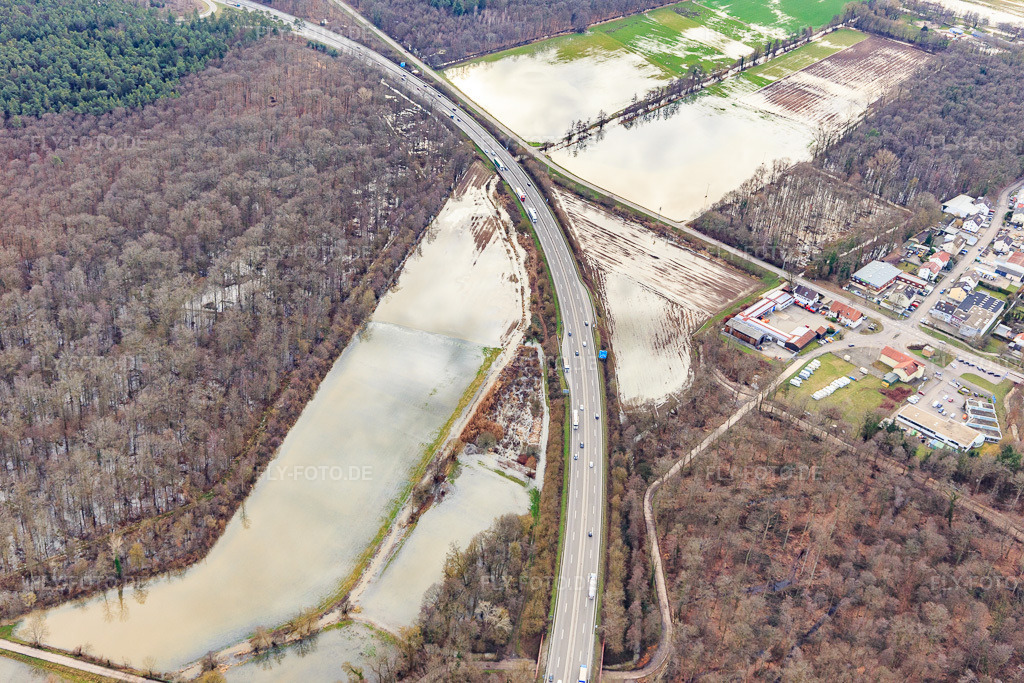 Luftbild: Land unter am Otterbach mit überschwemmten Wiesen an der A65 in Kandel im Bundesland Rheinland-Pfalz in Deutschland. Foto: IMG_124291.jpg vom 04.02.2021 durch Werner Riehm/FLY-FOTO.de
