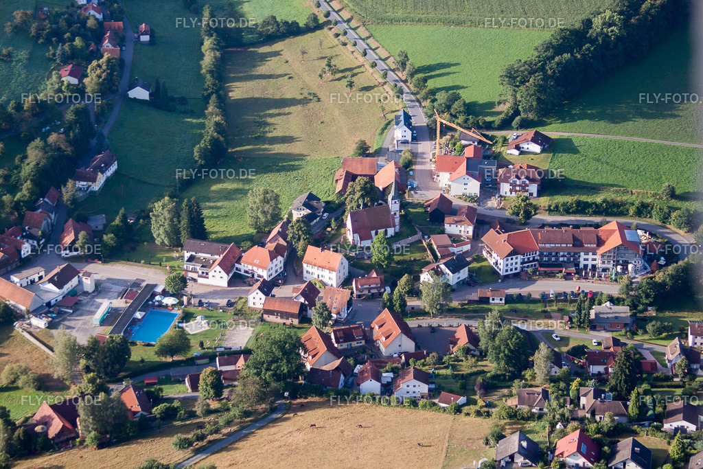 Dorfansicht | Luftbild: Dorfansicht im Ortsteil Güttersbach in Mossautal im Bundesland Hessen in Deutschland. Foto: IMG_52099.jpg vom 19.08.2012 durch Werner Riehm/FLY-FOTO.de - Realisiert mit Pictrs.com