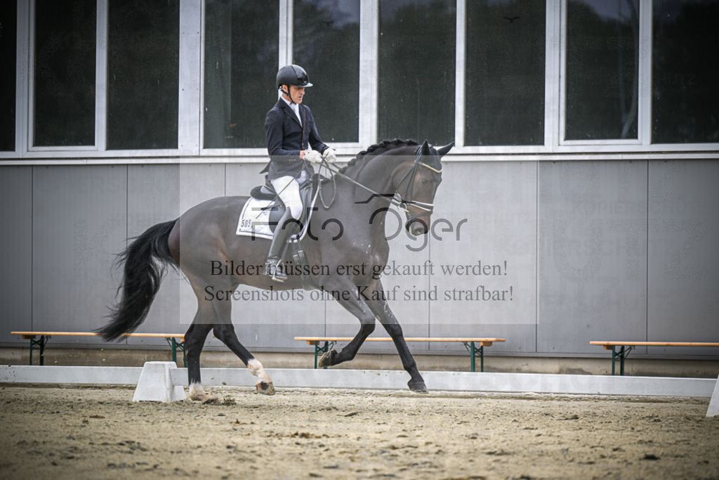 DOS_1366 | Entdecke hochwertige Reitturnierfotos von Foto Oger. Professionell, emotional und authentisch – jetzt Lieblingsmomente im Shop bestellen.Deutschlandweite Turnierfotografie. - Realisiert mit Pictrs.com