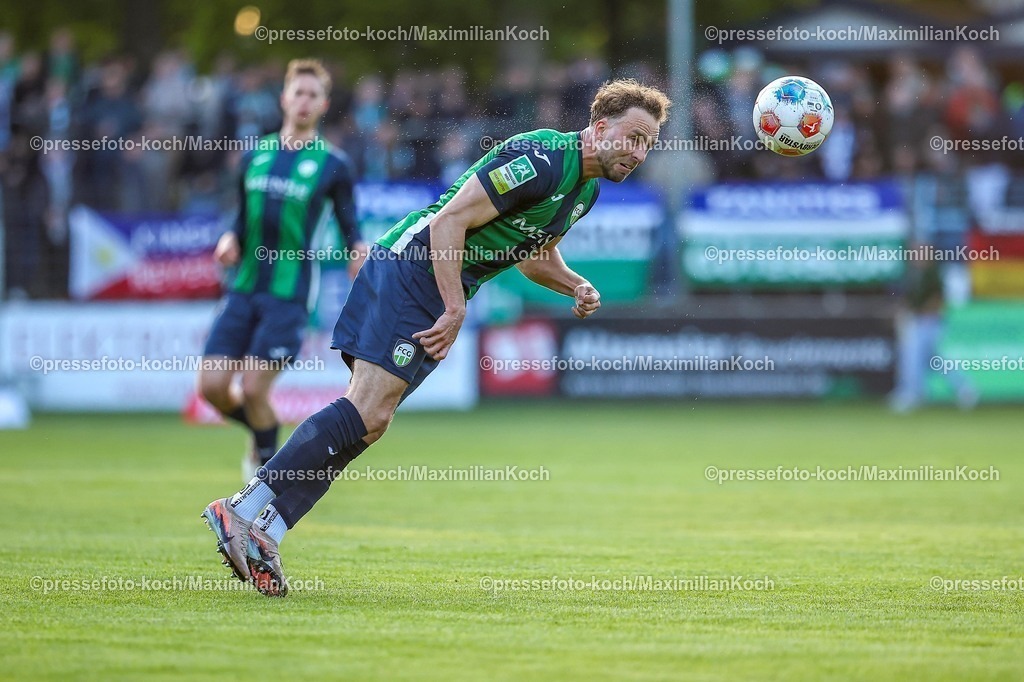xKWIx08052601019 | 2026.05.08, xkwix, Fußball, Regionalliga West, FC Gütersloh -  VfL Bochum II, Heidewaldstadion (Ohlendorf Stadion im Heidewald), 33.Spieltag, Saison 2025 / 2026: Julius Langfeld (FC Gütersloh #10) beim Kopfball in der Luft DFB regulations prohibit any use of photographs as image sequences and or quasi-video. Photo: xKamilxWilkowskixPressefotoKochx