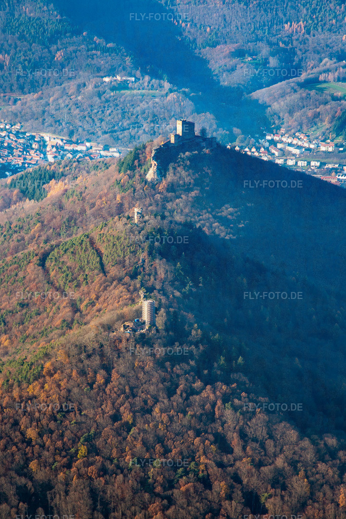 Die 3 Burgen: Münz, Anebos und Trifels von Südosten | Luftbild: Die 3 Burgen: Münz, Anebos und Trifels von Südosten im Ortsteil Bindersbach in Annweiler im Bundesland Rheinland-Pfalz in Deutschland. Foto: IMG_135344.jpg vom 12.12.2022 durch ©2025 Werner Riehm fly-foto.de/copyright - Realisiert mit Pictrs.com