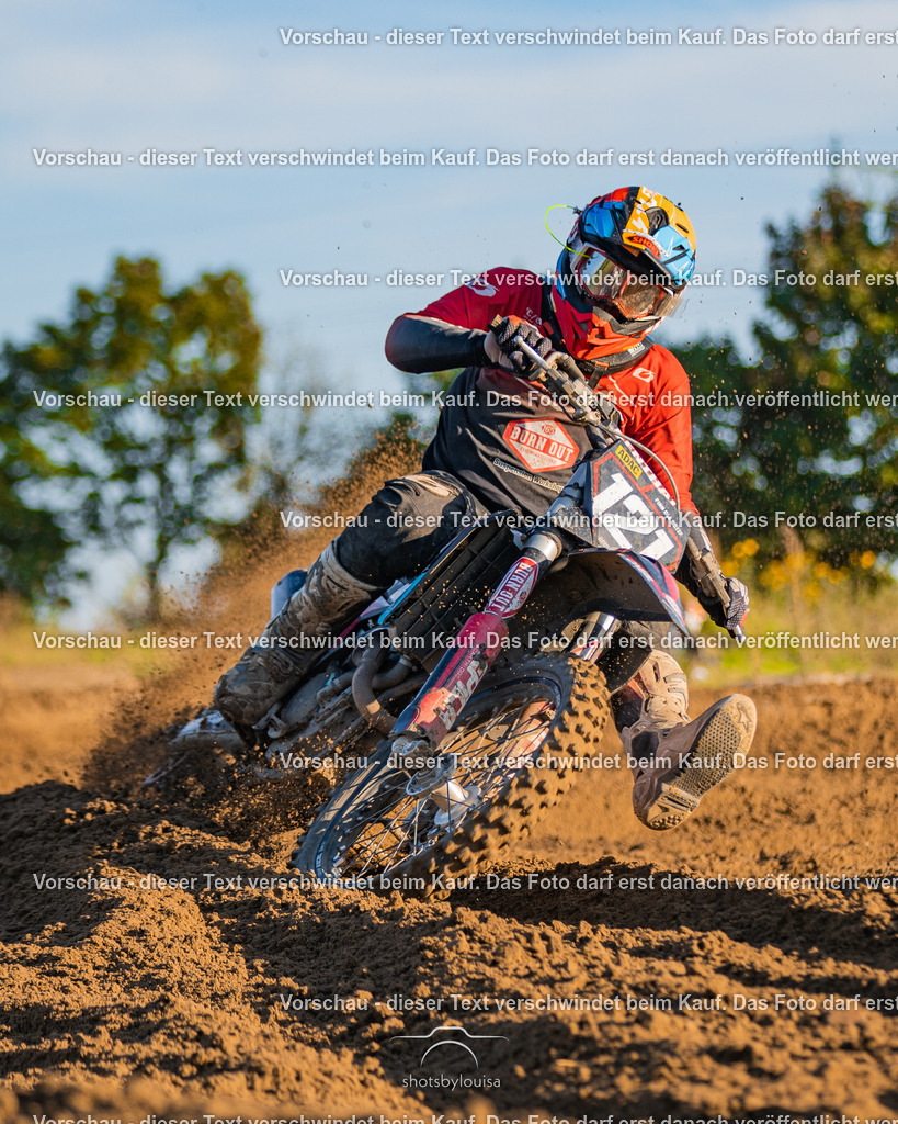 09_21_LM_Schenkenhorst-0521 | Sportfotografin aus Berlin-Brandenburg mit Fokus auf Motocross. Ich halte deine sportliche Leistung und echte Emotionen auf und neben der Strecke professionell fest. Entdecke die Fotos von deinem Rennen und bestelle sie direkt hier im Shop.