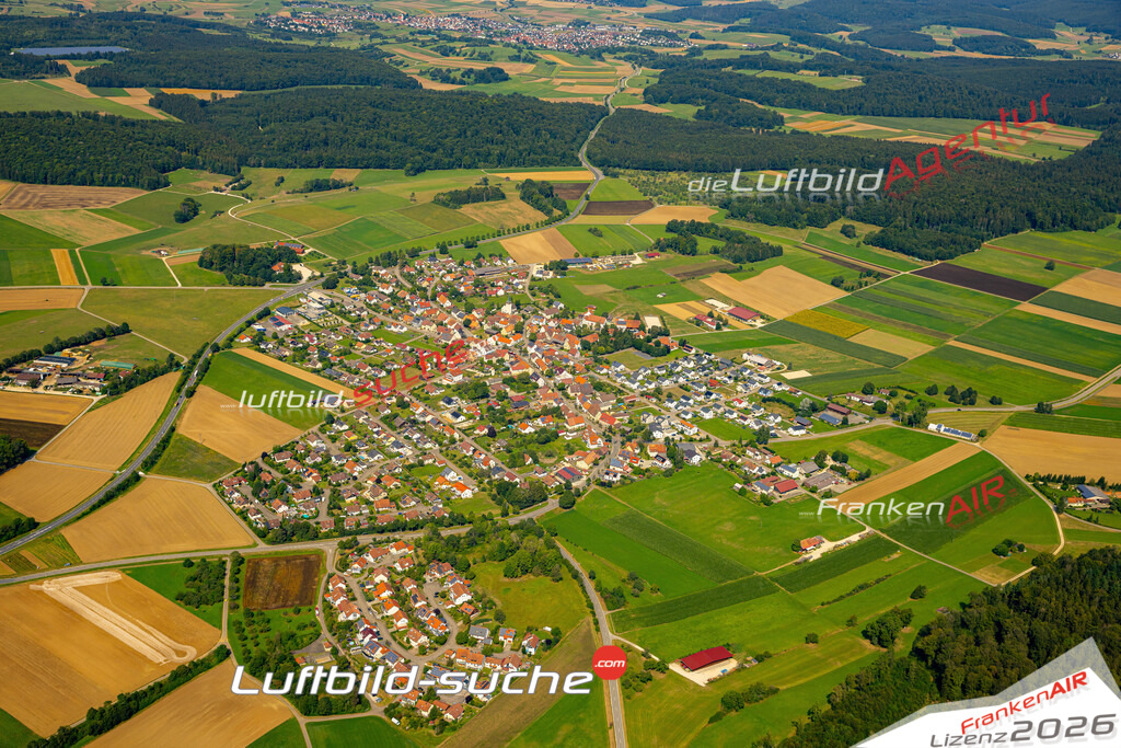 Das Luftbild zeigt : Bernloch Hohenstein - Die Luftaufnahme wurde 2024 vom UL-Flugzeug aus erstellt ( keine Drohne ) - Hochauflösende Luftaufnahme - Für grossformatige Ausdrucke geeignet. Die Geschenkidee !Mit Lizenz und Bildrechte bestellbar