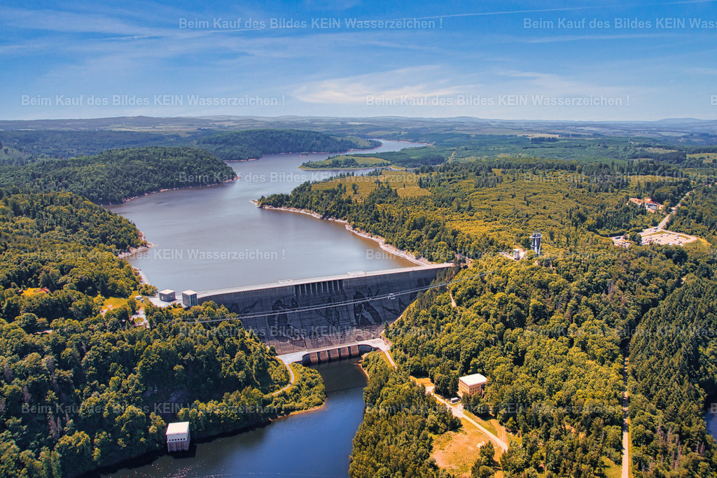 Schmetterlings-Graffiti_Rappbode_Talsperre_Harz_6172 | Die Rappbode-Talsperre oder Rappbodetalsperre ist eine von 1952 bis 1959 errichtete, aus Talsperre, Wasserwerk, Wasserkraftwerk und Stausee bestehende Stauanlage im Harz, die besonders im Stadtgebiet von Oberharz am Brocken im Landkreis Harz in Sachsen-Anhalt liegt. Ein monumentales Schmetterlingsgraffiti ziert die Staumauer. - Realisiert mit Pictrs.com