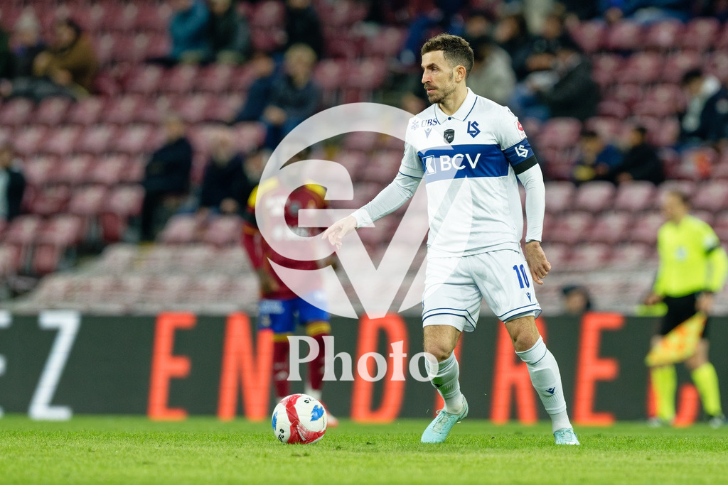 Brack Super League - Servette FC v FC Lausanne-Sport | Olivier Custodio (10 FC Lausanne-Sport) controls the ball (action)  during the Brack Super League match between Servette FC and FC Lausanne-Sport at Stade de Geneve in Geneva, Switzerland