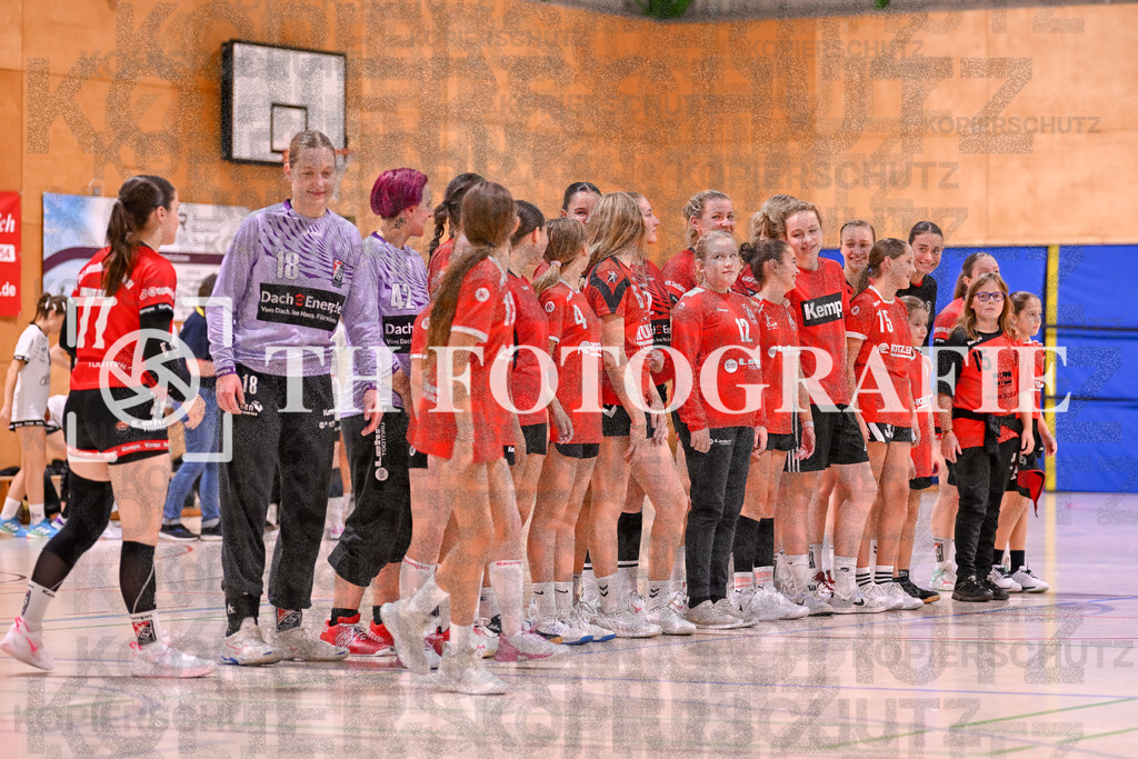 GER, SG Maulburg/Steinen - HSG Dreiland, Frauen-Handball, Oberliga Suedbaden, 3. Spieltag, Saison 2024/2025, 12.10.2024 | Einlauf/Begruessung mit EinlaufkinderGER, SG Maulburg/Steinen - HSG Dreiland, Frauen-Handball, Oberliga Suedbaden, 3. Spieltag, Saison 2024/2025, 12.10.2024Foto: TH Fotografie/Thomas Hess